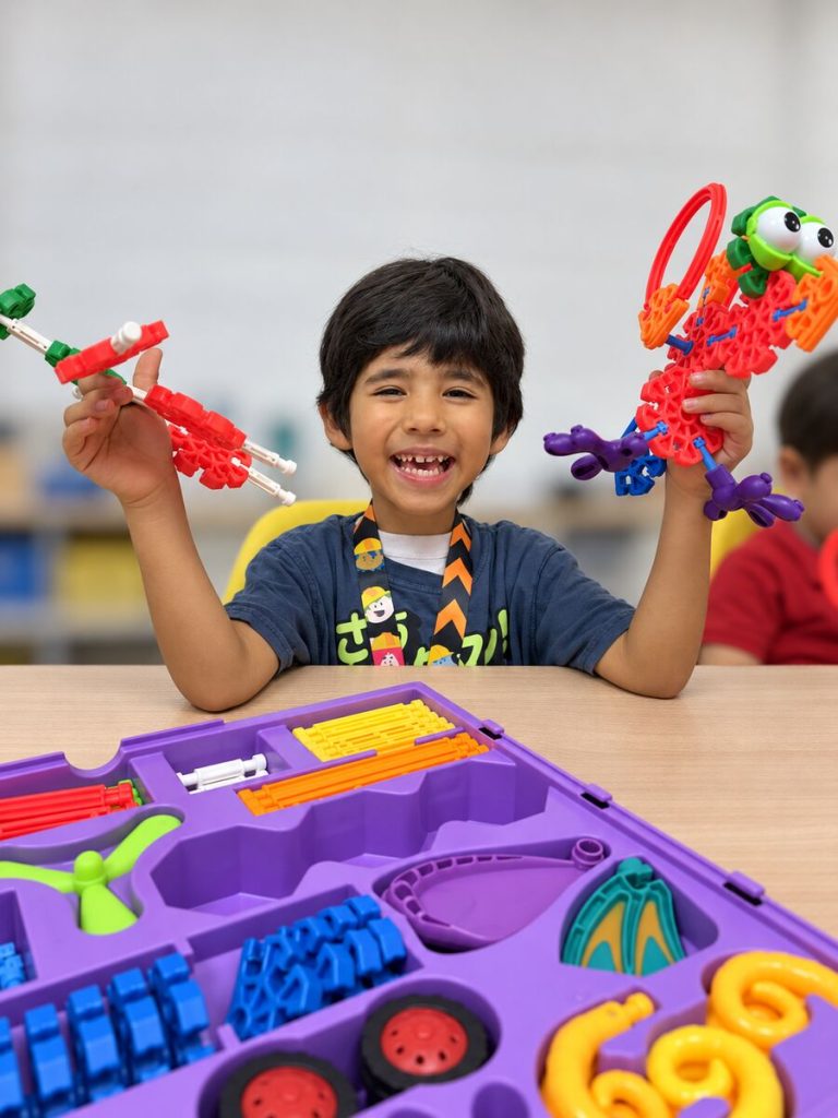 Celebrando dos construcciones en el aula en Centro Educativo STEAM